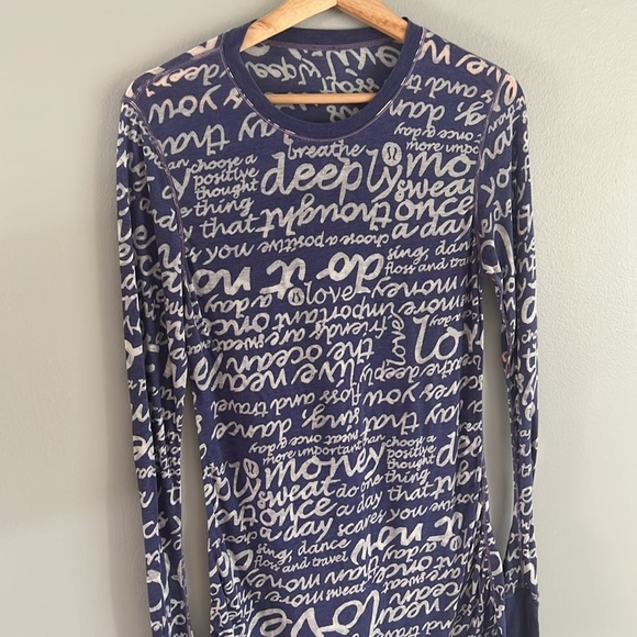 LULULEMON Blue Graphic all Over Long Sleeve Top Size Large - Picture 4 of 8